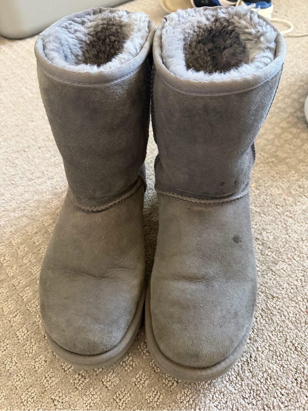 UGG Gray Short sz 8